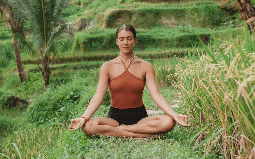 Mengapa Beberapa Orang Menangis Saat Yoga atau Meditasi Gerak?